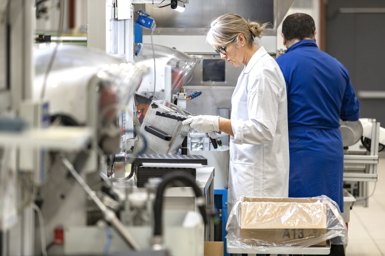 A worker with collimator optics and lenses in silicone