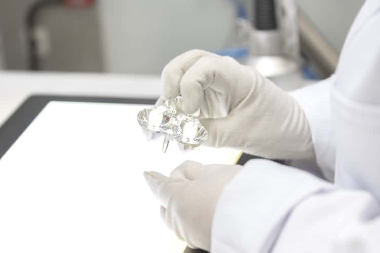 Quality control of optics, collimators and lenses in silicone and PMMA material